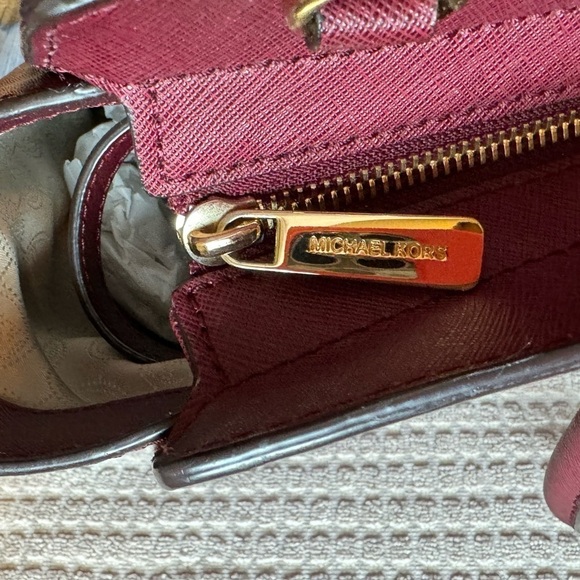 Michael Michael Kors Tote Crossbody Cranberry - Picture 7 of 10